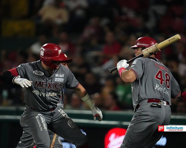 Jugadores de Diablos celebrando un Home Run