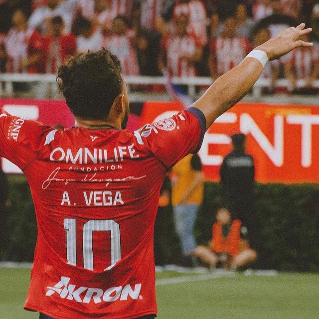 Alexis Vega con Chivas