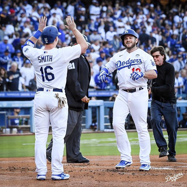 Dodgers celebrando vs Yankees