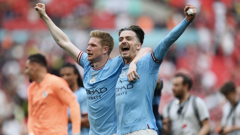 De Bruyne y Grealish celebran la victoria