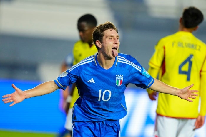 Tommaso Baldanzi festeja su gol