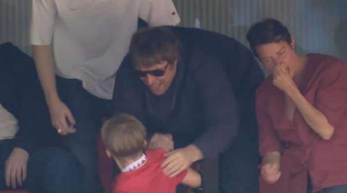 Liam Gallagher se burla de niño seguidor del Manchester United