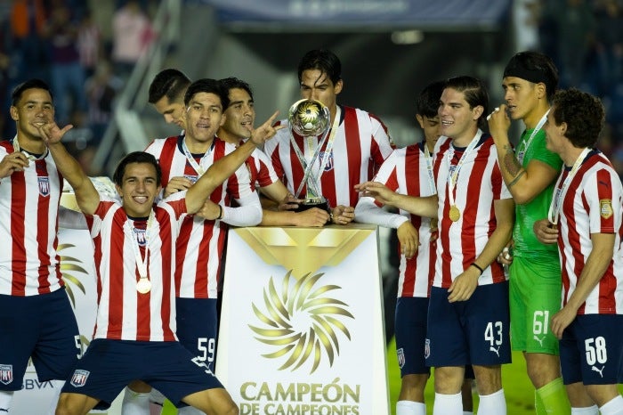 Jugadores de Tapatío con el trofeo