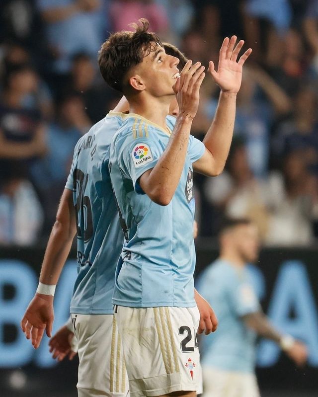 Jugador del Celta festejando la salvación