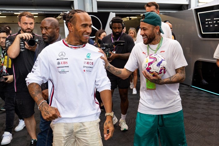 Neymar con Lewis Hamilton en las prácticas del GP de España