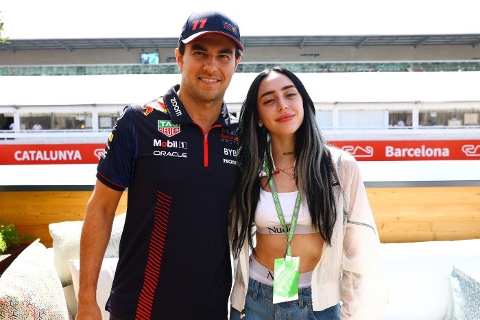 Nicki Nicole posa junto a 'Checo' Pérez 