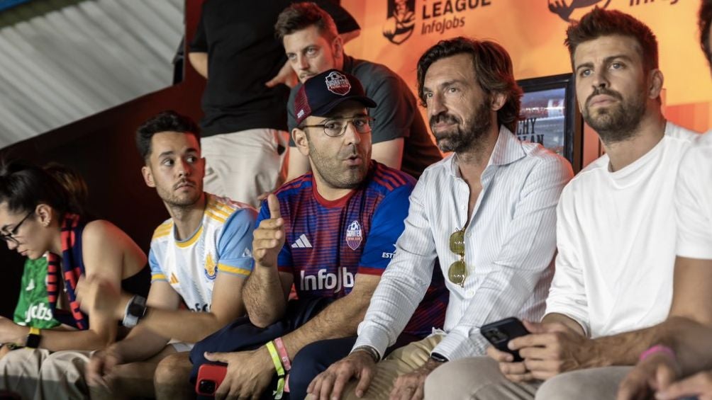 Pirlo junto a Gerard Piqué en la King's League