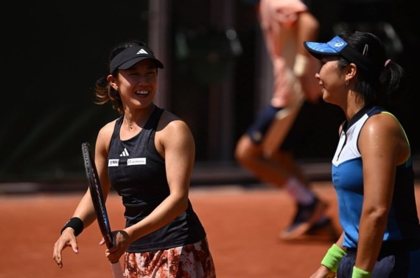 Miyu Kato y Aldila Sutjiadi en la fase previa a los Octavos