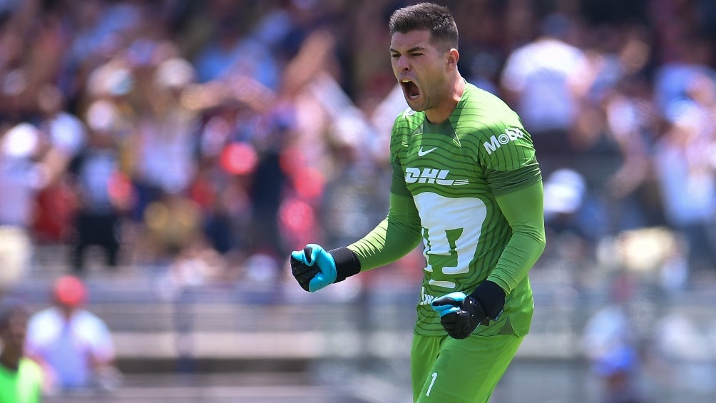 Julio González en un partido de Pumas