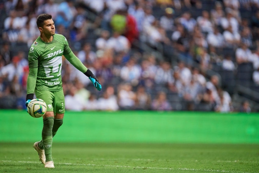 Julio González en un partido de Pumas