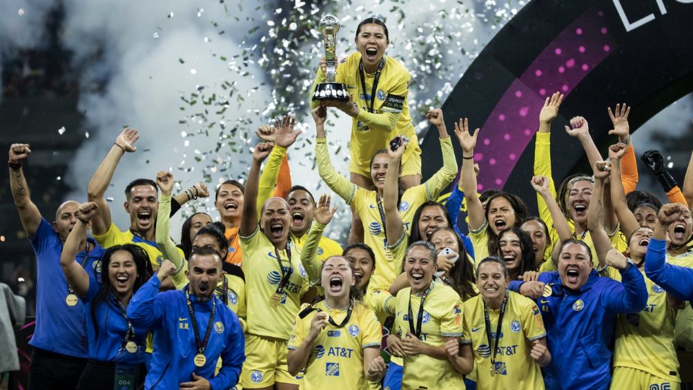 América Femenil celebrando el campeonato