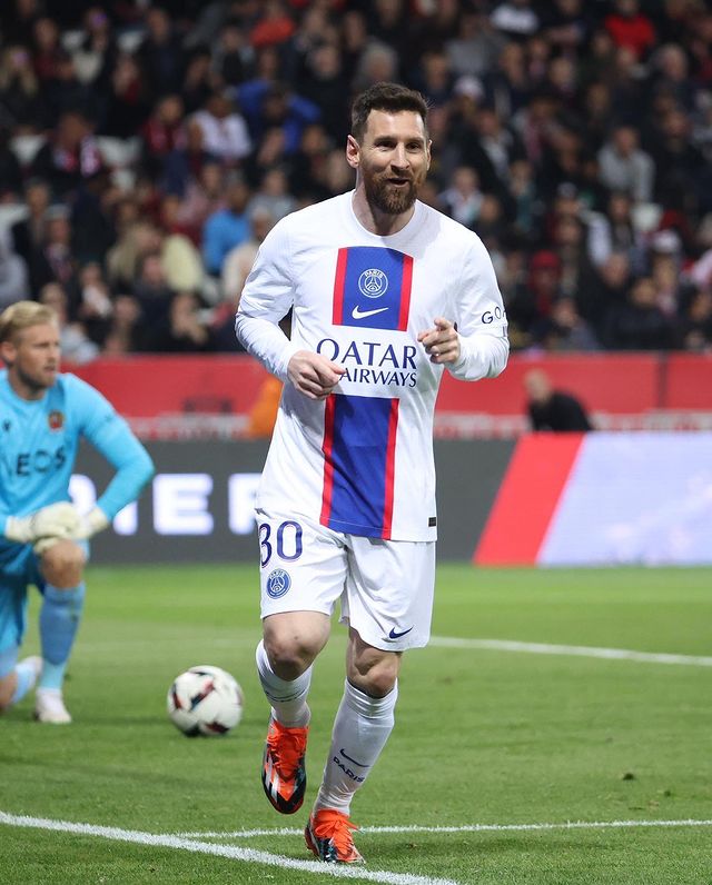 Leo Messi después de anotar un gol con el PSG