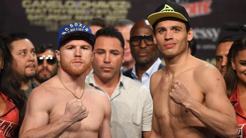 Canelo y Chávez en ceremonia de pesaje