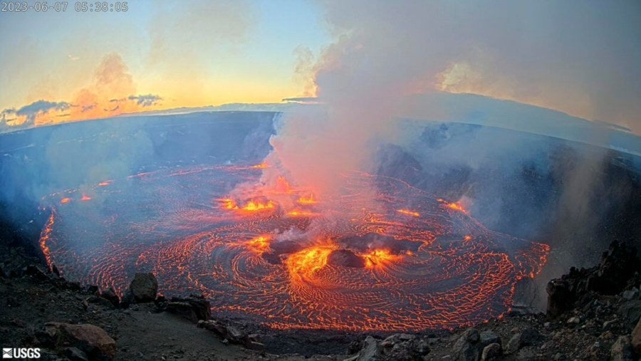 Volcán en Hawai reanuda erupciones luego de tres meses