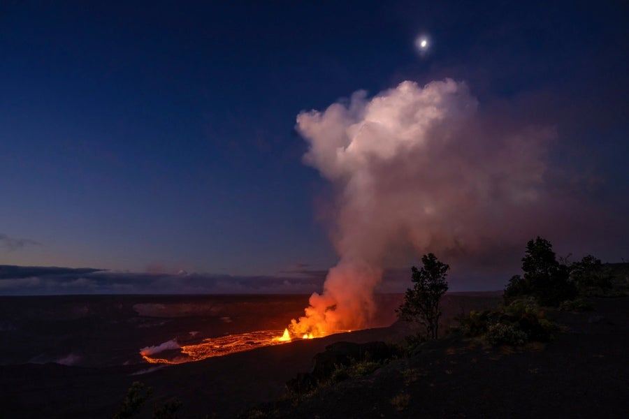 Volcán en Hawai reanuda erupciones luego de tres meses