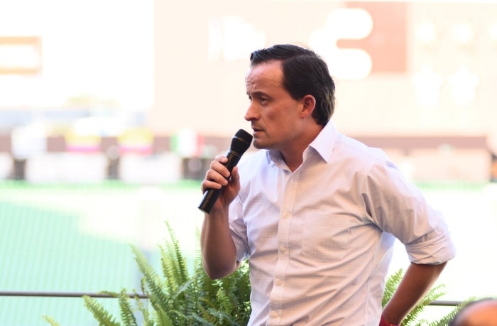 Mikel Arriola durante un evento del Santos