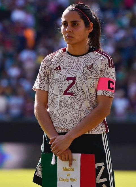 Kenti Robles en un partido con la selección