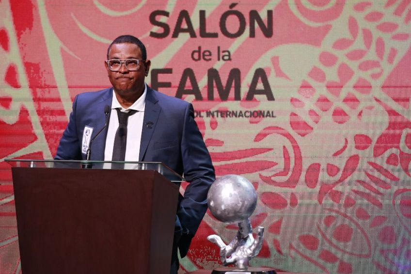 Antonio Carlos Santos durante una ceremonia del Salón de la Fama