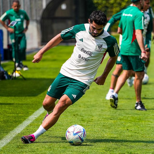 Henry Martín en entrenamiento de Selección Mexicana