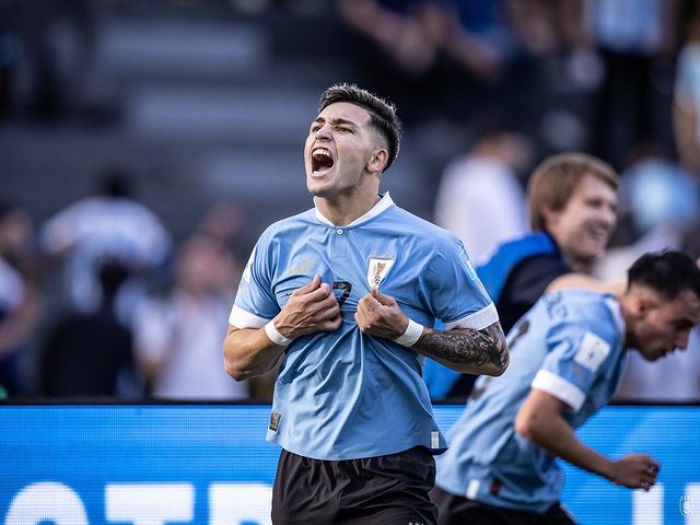 Jugador uruguayo festejando el pase a la Final Sub 20