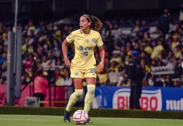 Andrea Falcón durante un partido