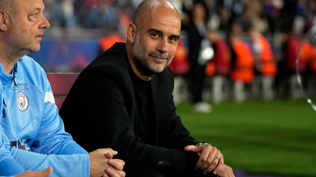 Pep Guardiola dirigiendo una Final de Champions