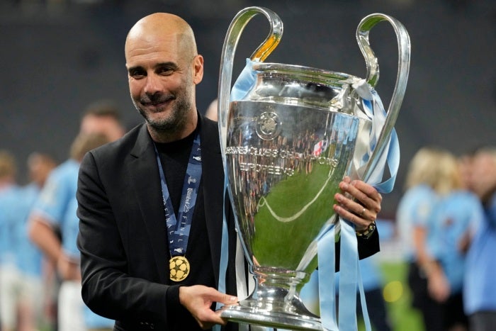 Pep Guardiola con el trofeo de la Champions