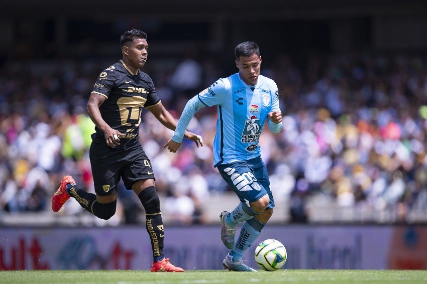 Cuba Sánchez en un partido de Pumas