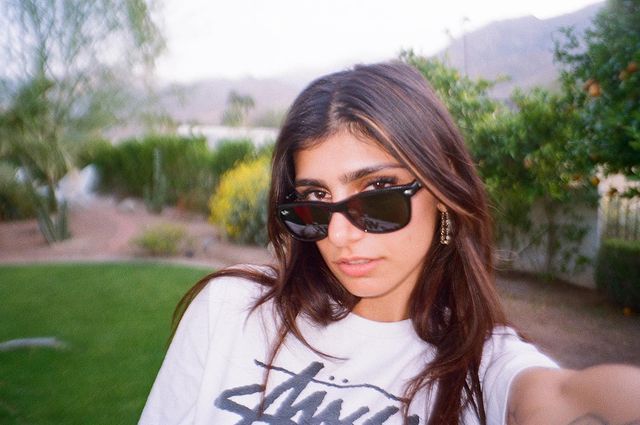 Mia Khalifa en su mansión de Beverly Hills