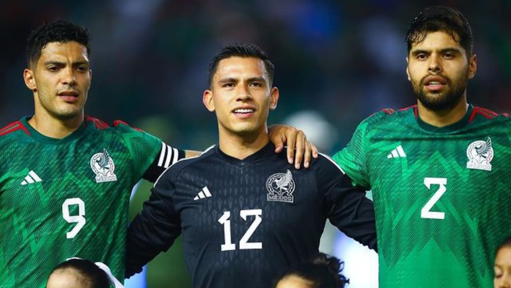 Raúl Jiménez, Ángel Malagón y Néstor Araujo con el Tri