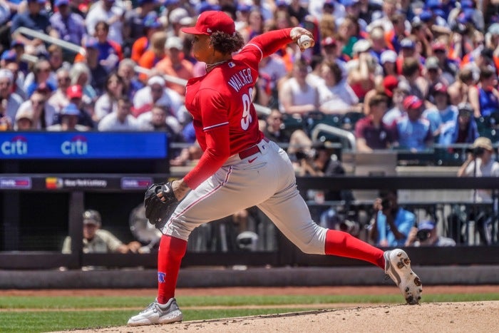 Taijuan Walker lanzando en el juego contra los Mets