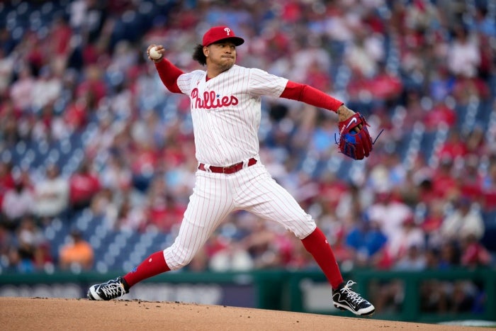 Taijuan Walker lanzando en el juego contra los Dodgers