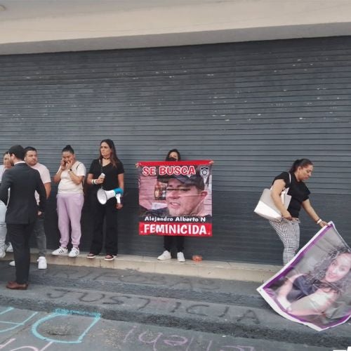 Familiares de Lesly Martínez manifestándose 