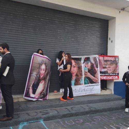 Familiares de Lesly Martínez manifestándose 