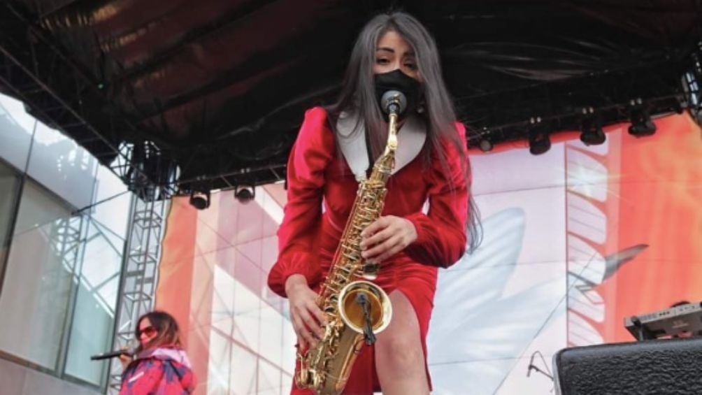 Maria Elena Ríos durante su presentación en Vive Latino