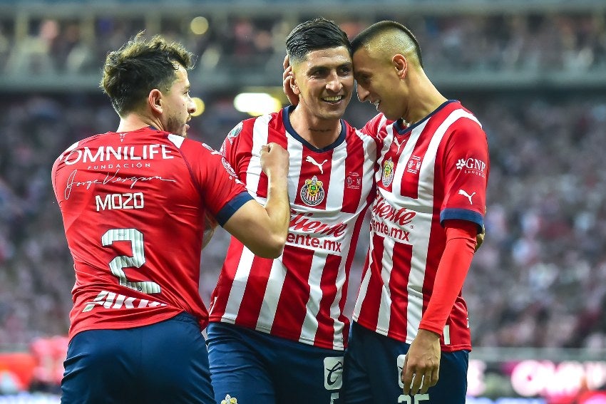 Pocho Guzmán en un partido de Chivas