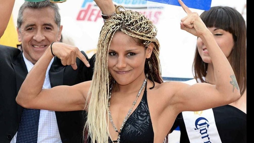 Mariana Juárez durante una ceremonia de pesaje