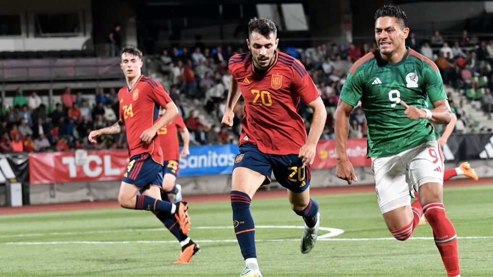 Ricardo Monreal durante el encuentro ante España