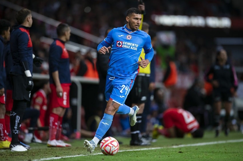 Juan Escobar en un partido de Cruz Azul