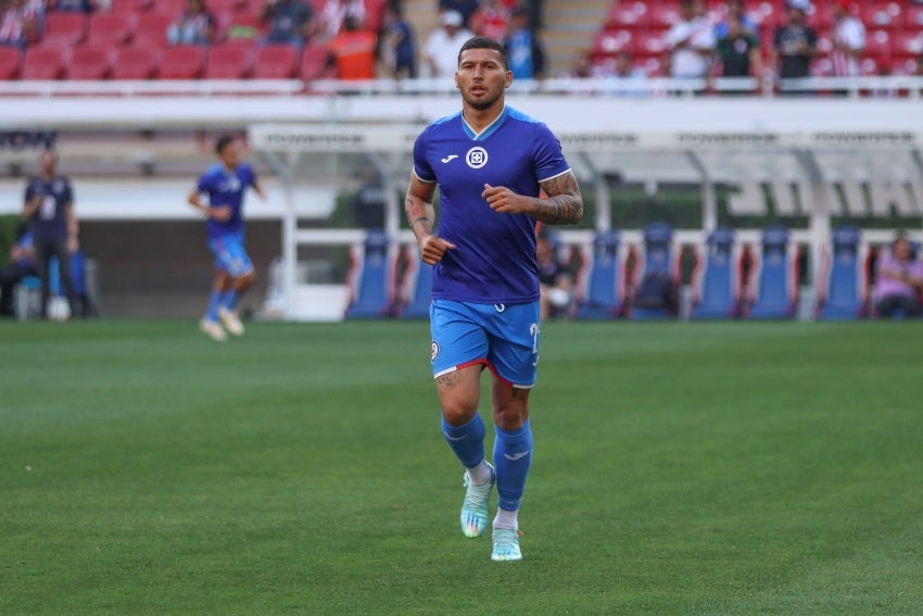 Juan Escobar en un partido de Cruz Azul