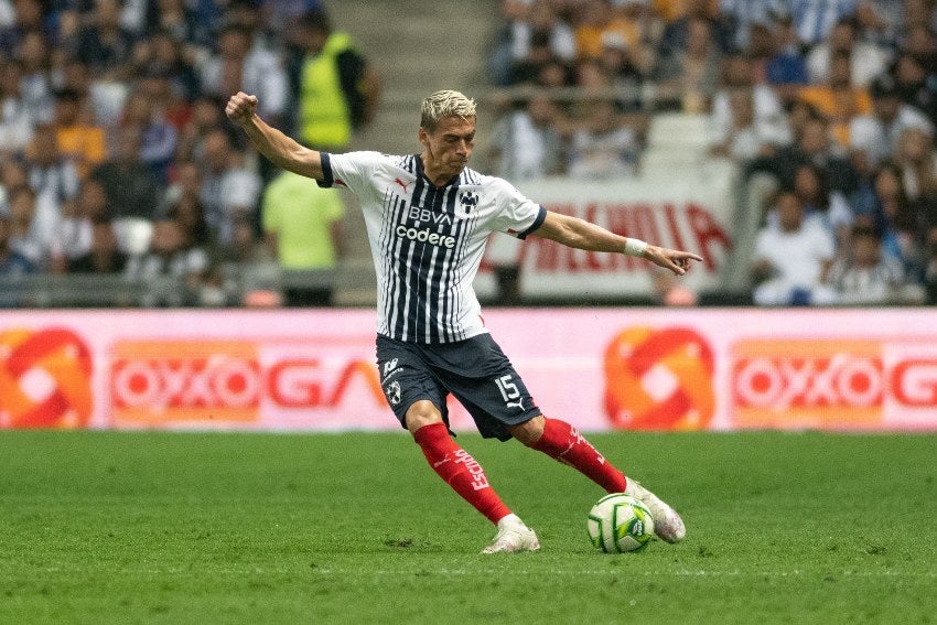 Héctor Moreno en un partido de Rayados