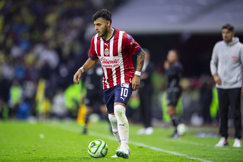 Alexis Vega en un juego de las Chivas