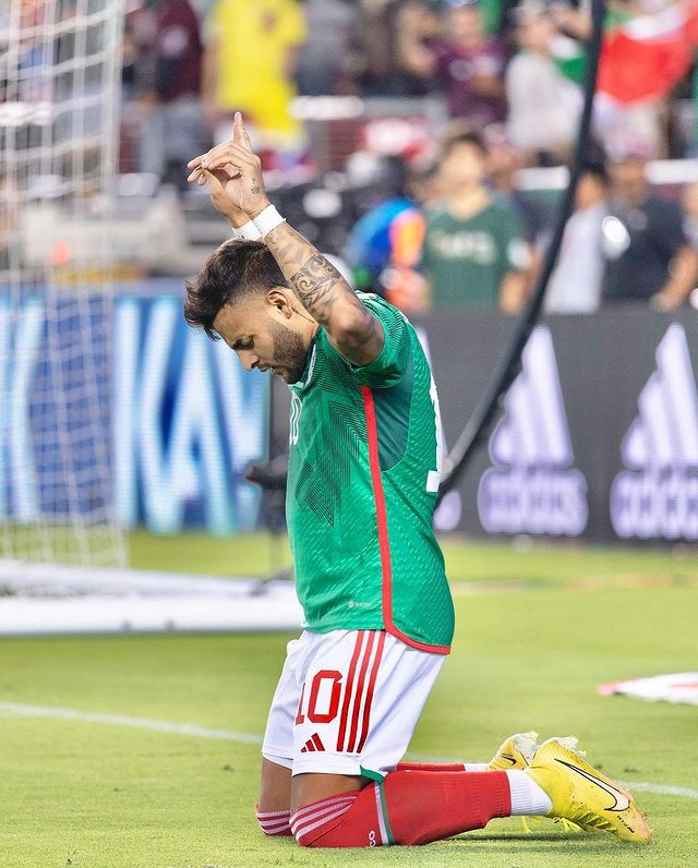 Alexis Vega con la Selección Mexicana