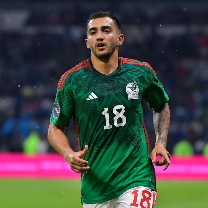 Luis Chávez durante un partido de México 