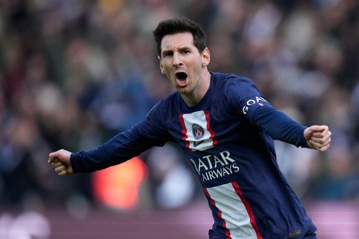 Messi festeja un gol con el PSG