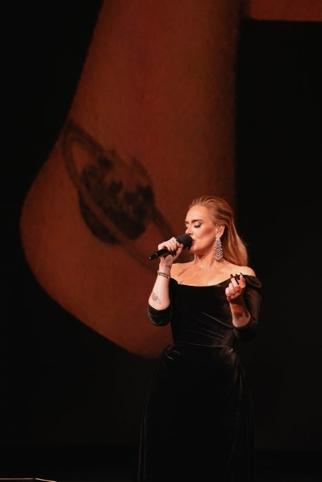 Adele durante una de sus presentaciones