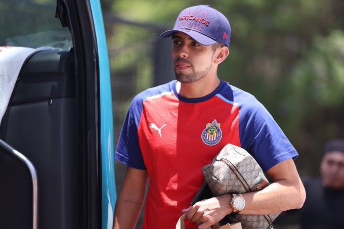 Marín llegando a Verde Valle para su primera práctica con Chivas