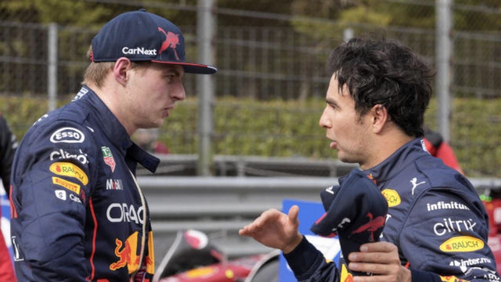 Verstappen junto a Checo Pérez