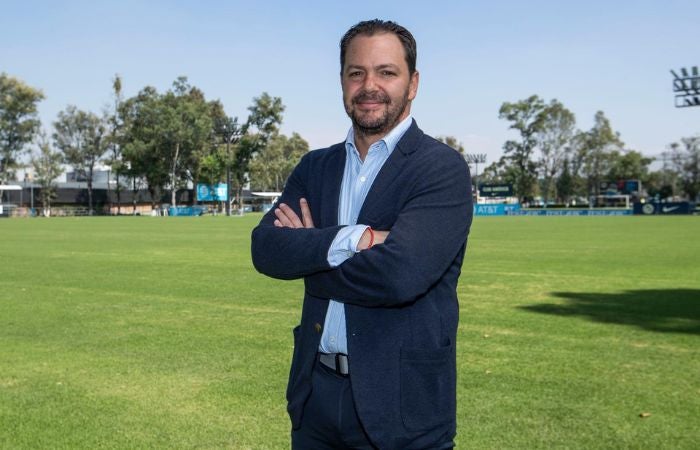 Santiago Baños en las instalaciones de América