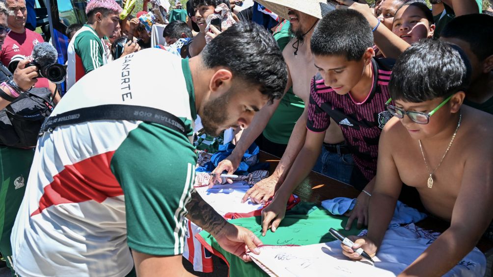 Vega durante la convivencia con la afición mexicana en USA